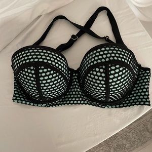 Made with polyester, nylon mesh, spandex. Underwire support, good condition.